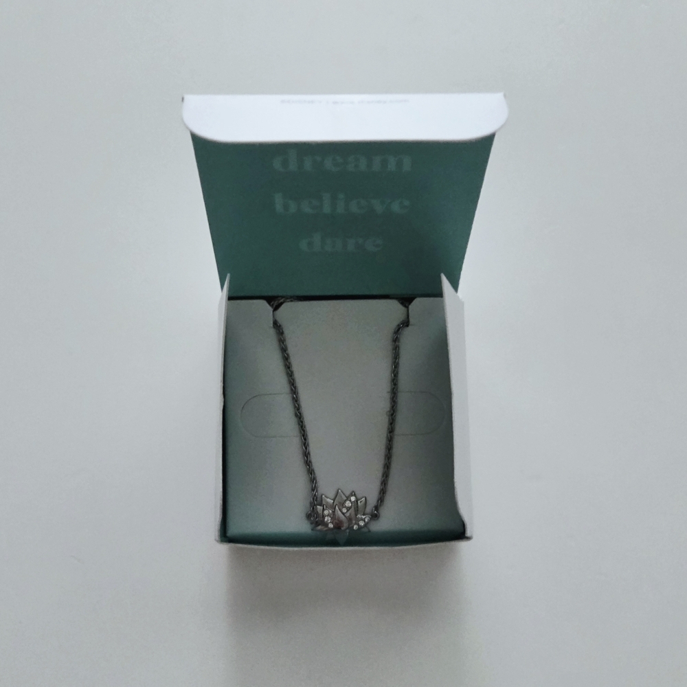 Disney Princess Tiana Silver Water Lilly Slider Bracelet - Picture 4 of 4